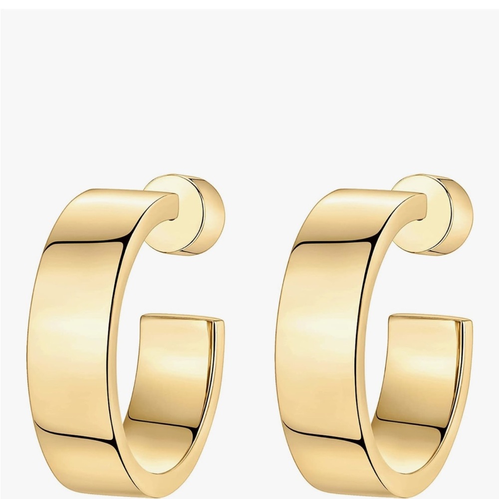 🦋Gold Hoop Earrings